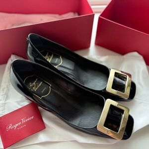 Roger Vivier Belle Vivier Black Patent Pumps w/ Gold Buckle – Classic & Elegant
